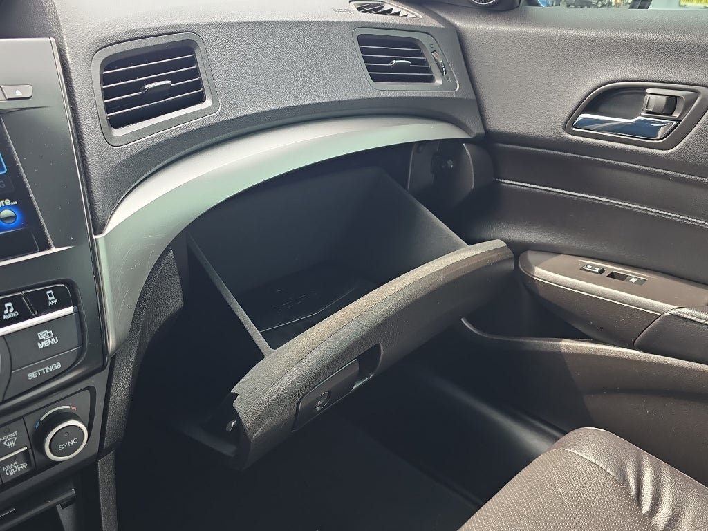 2017 Acura ILX w/Premium Pkg