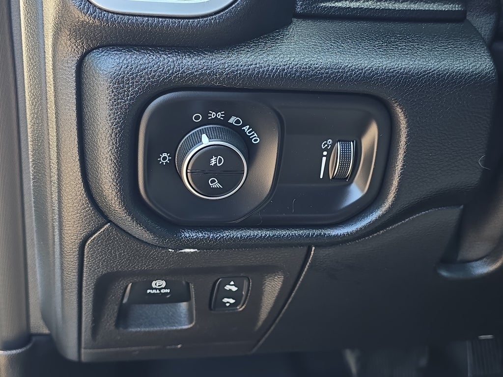 2021 RAM 1500 Big Horn Crew Cab 4x4 6'4" Box