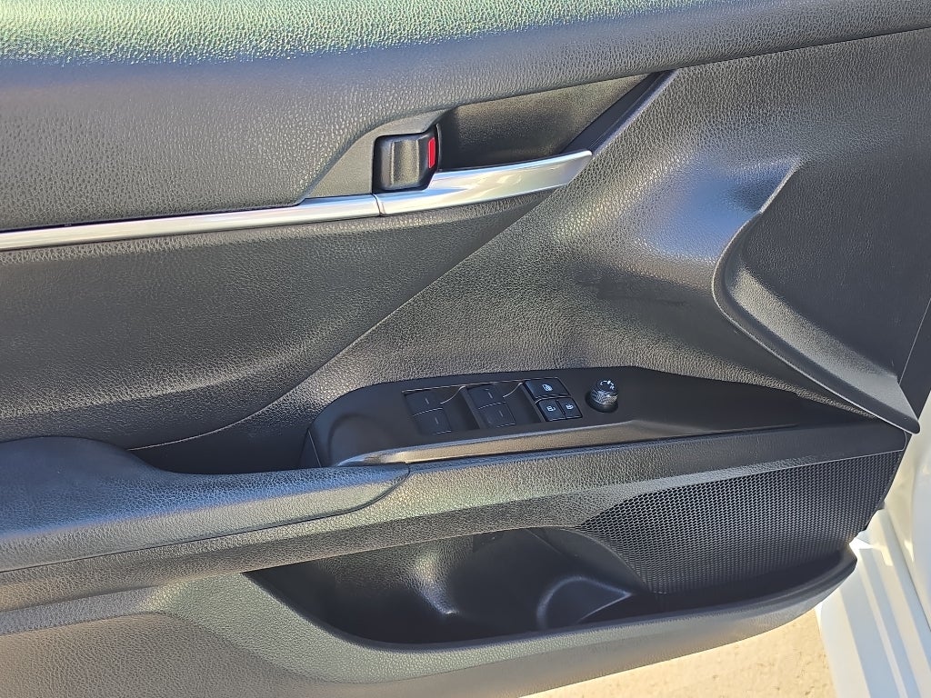 2022 Toyota Camry Hybrid LE