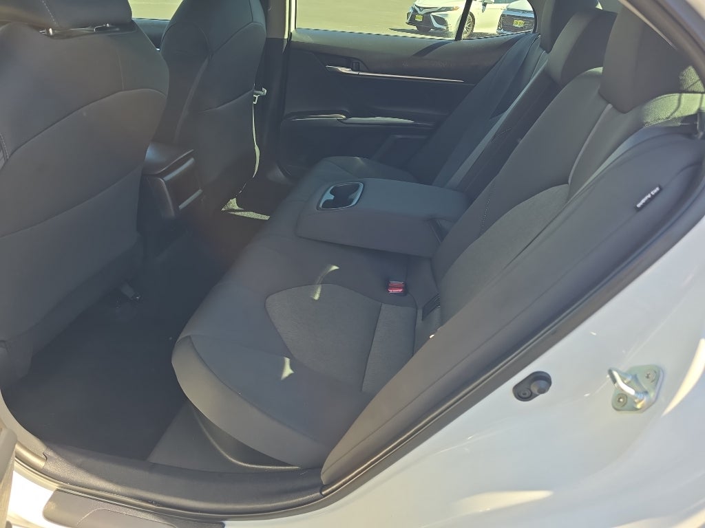 2022 Toyota Camry Hybrid LE