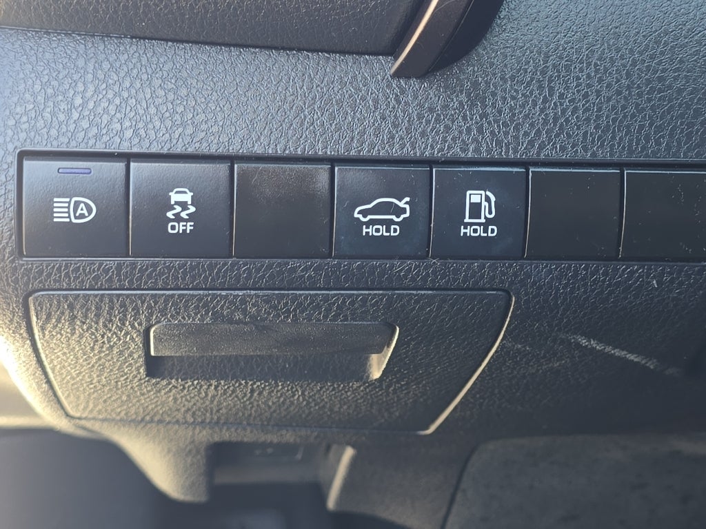 2022 Toyota Camry Hybrid LE