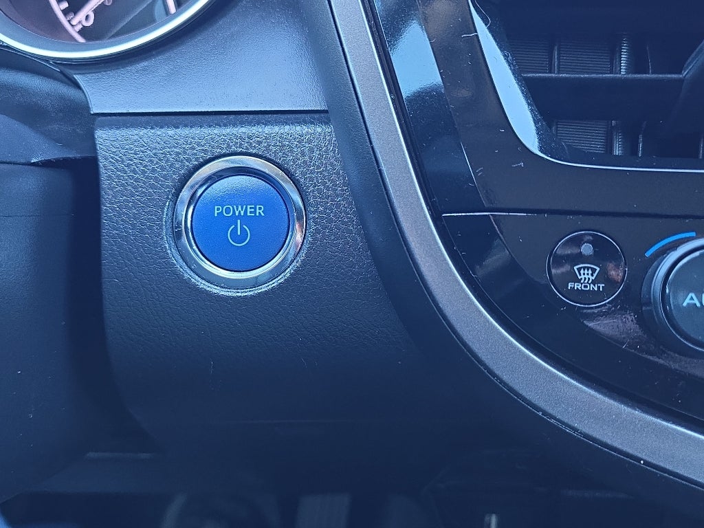 2022 Toyota Camry Hybrid LE