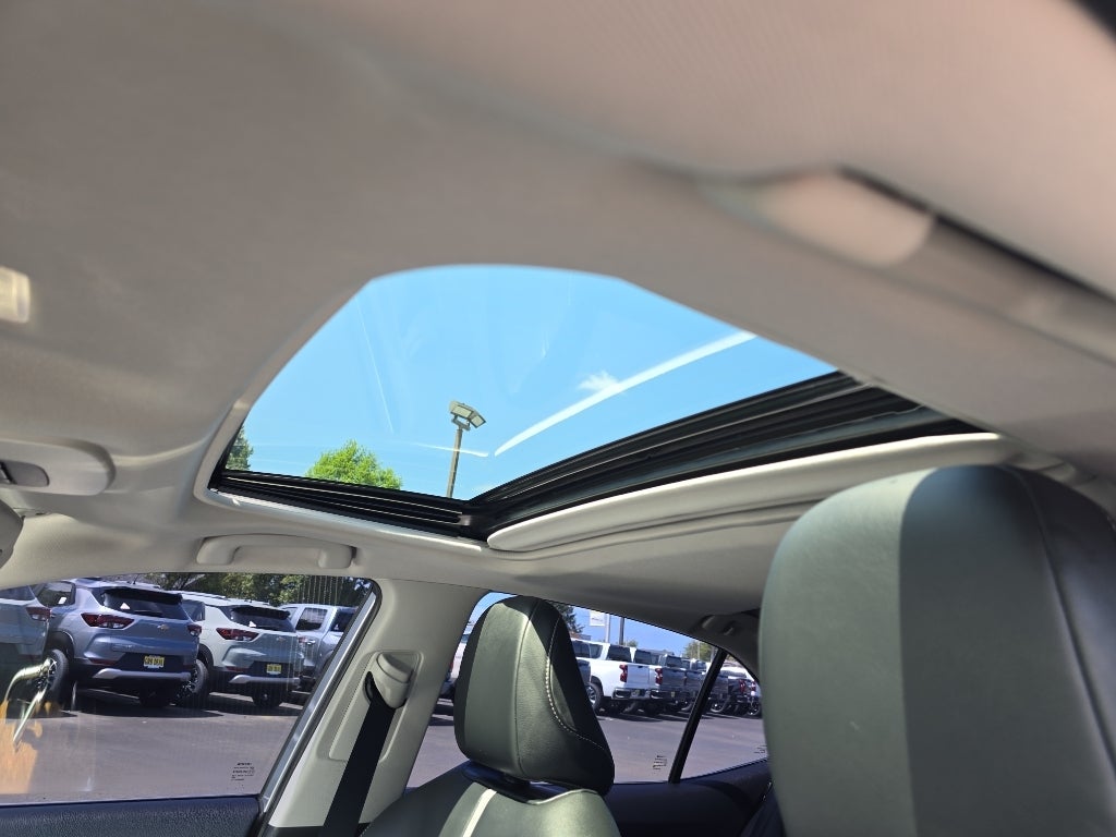 2022 Toyota Camry Hybrid SE