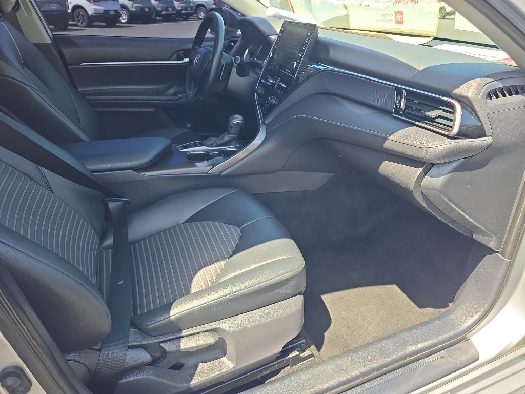 2022 Toyota Camry Hybrid SE