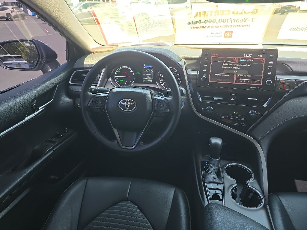 2022 Toyota Camry Hybrid SE