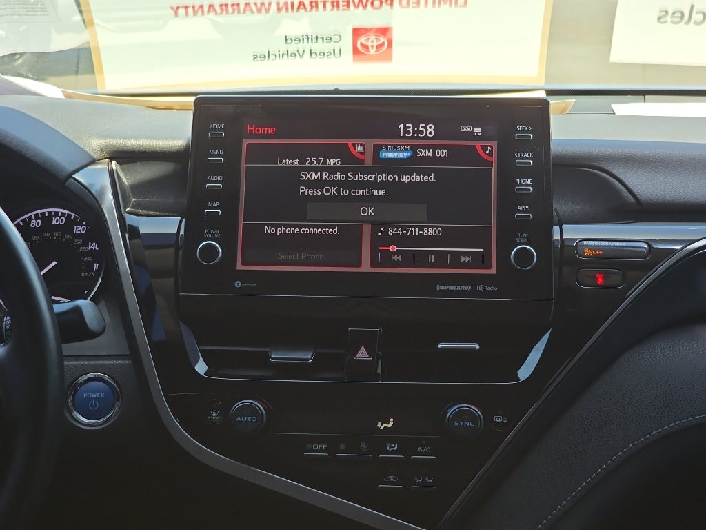 2022 Toyota Camry Hybrid SE