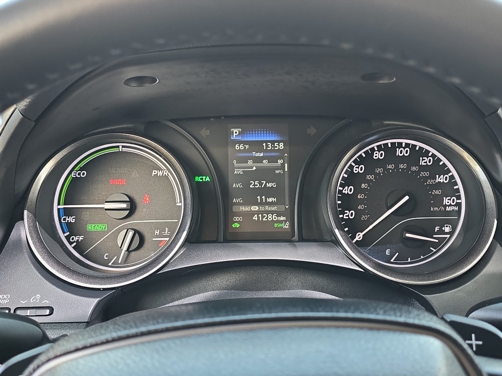 2022 Toyota Camry Hybrid SE