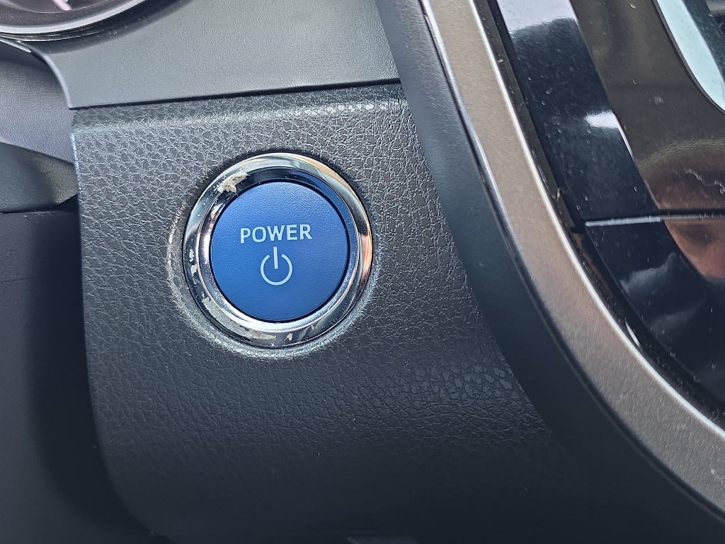 2022 Toyota Camry Hybrid SE