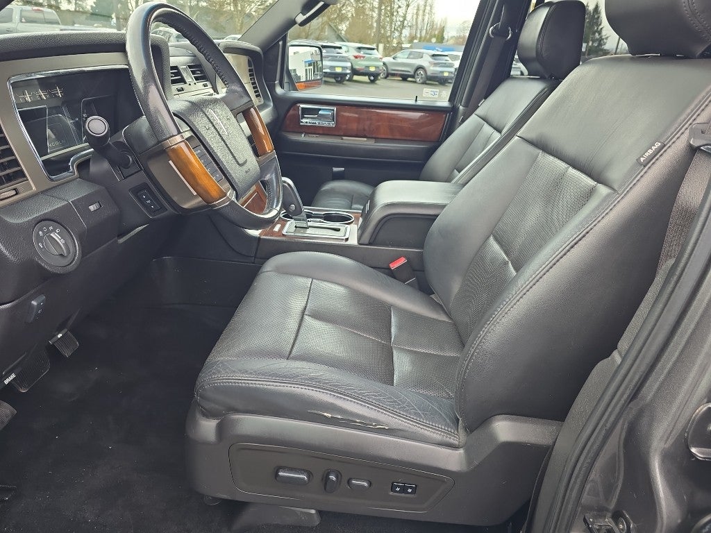 2012 Lincoln Navigator Base