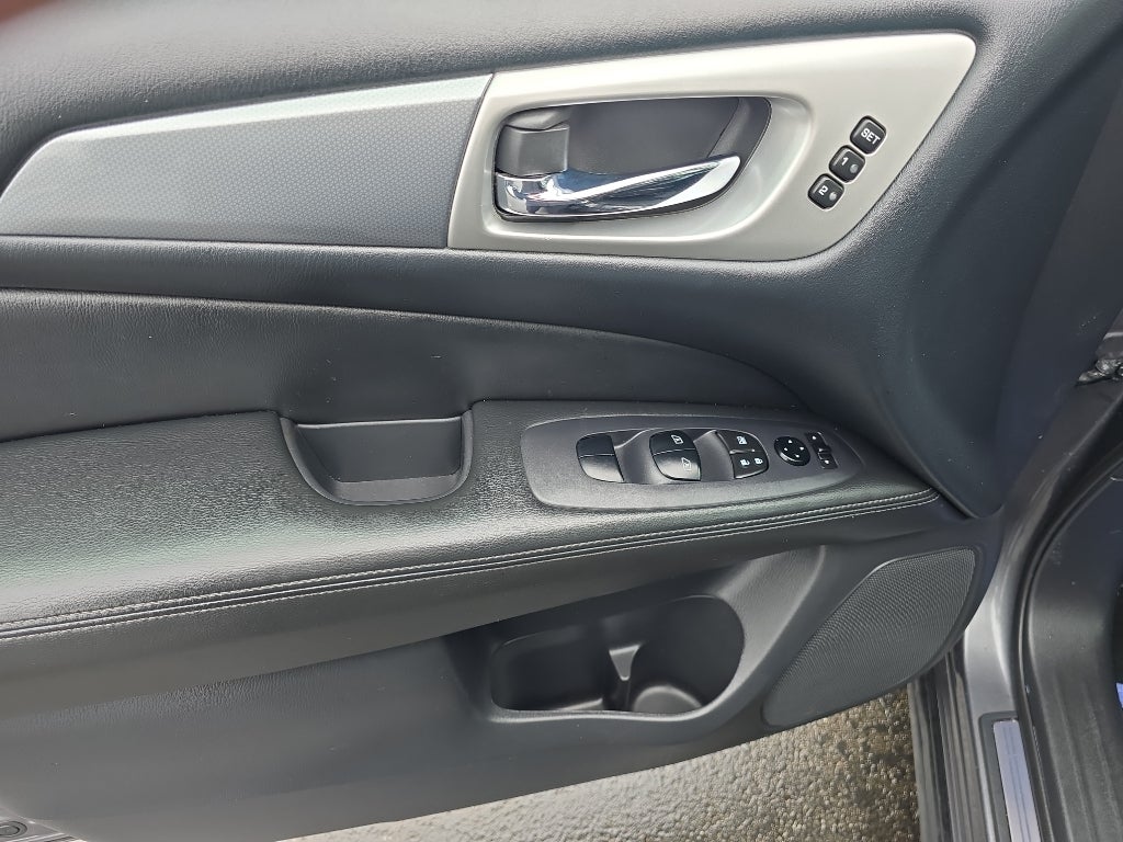 2017 Nissan Pathfinder SL