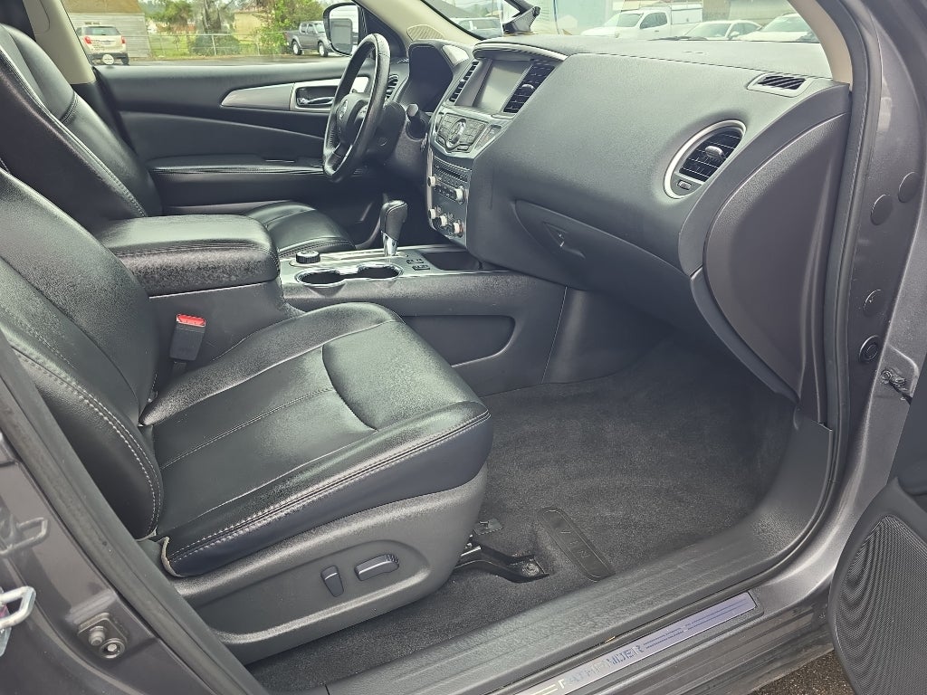 2017 Nissan Pathfinder SL