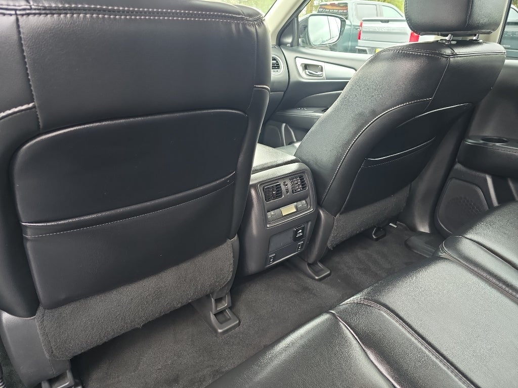 2017 Nissan Pathfinder SL