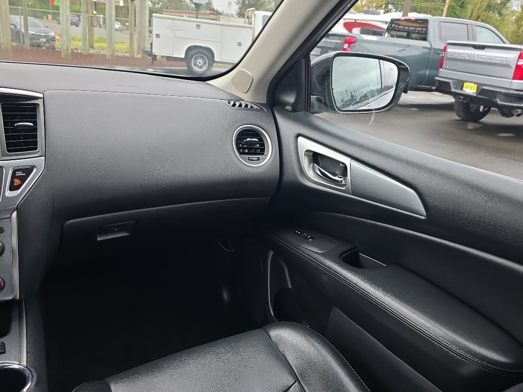 2017 Nissan Pathfinder SL