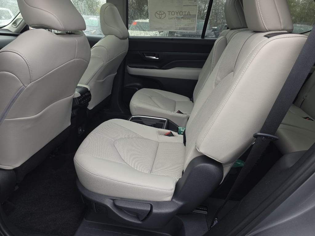 2026 Toyota Grand Highlander LE