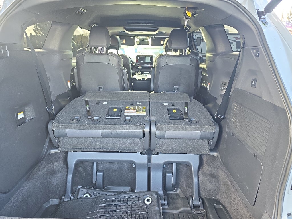 2022 Toyota Sienna XLE Woodland Edition