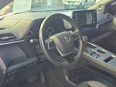 2022 Toyota Sienna XLE Woodland Edition