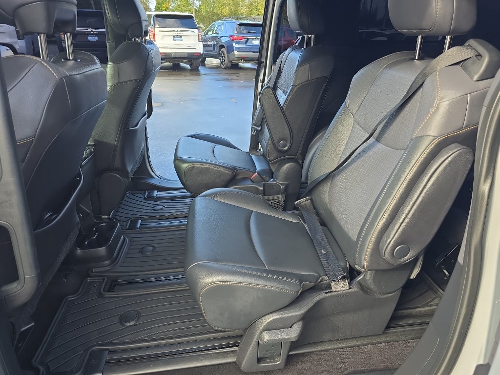 2022 Toyota Sienna XLE Woodland Edition