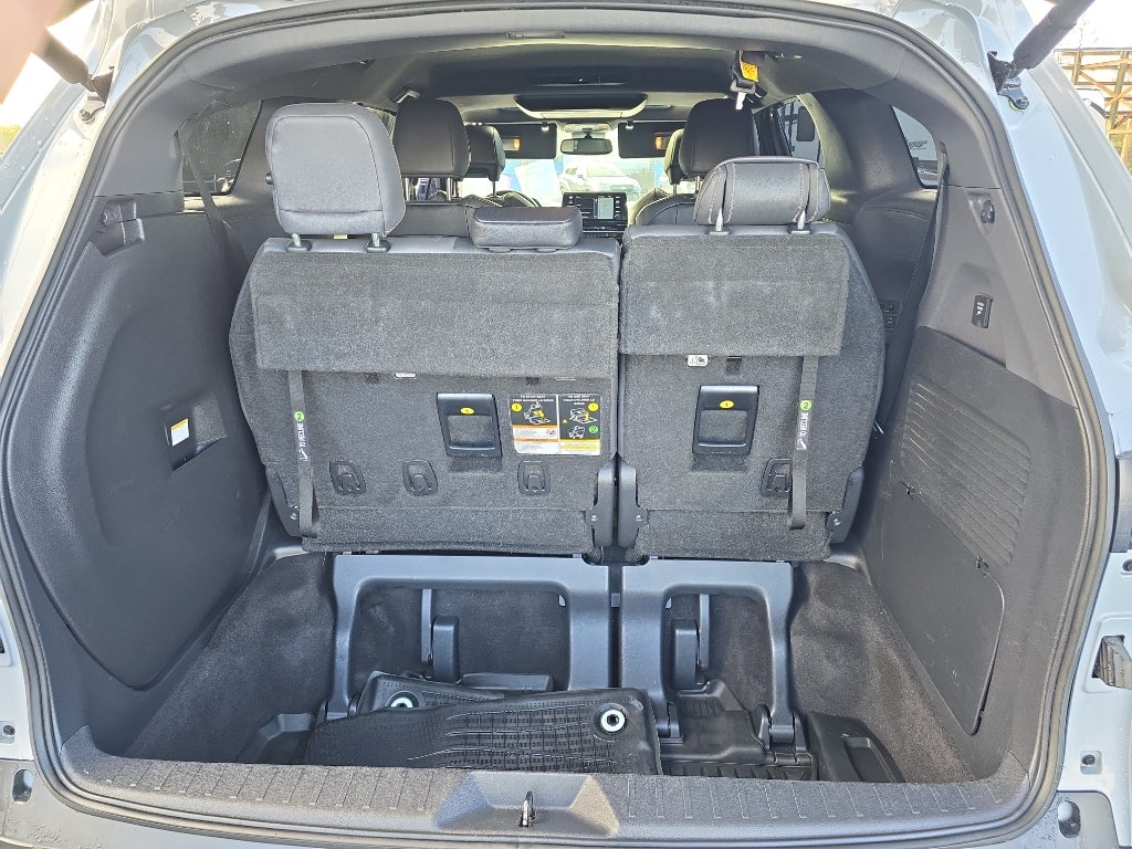 2022 Toyota Sienna XLE Woodland Edition