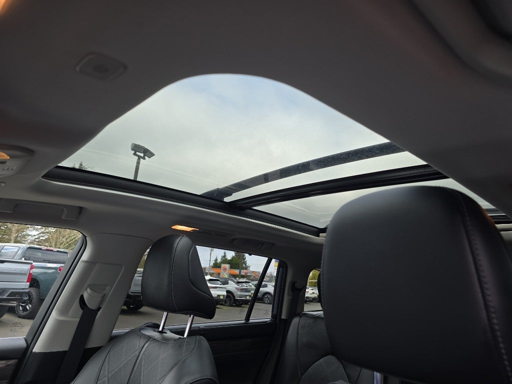 2023 Toyota Highlander Hybrid Platinum