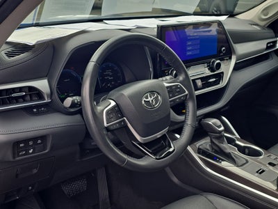 2023 Toyota Highlander Hybrid Platinum