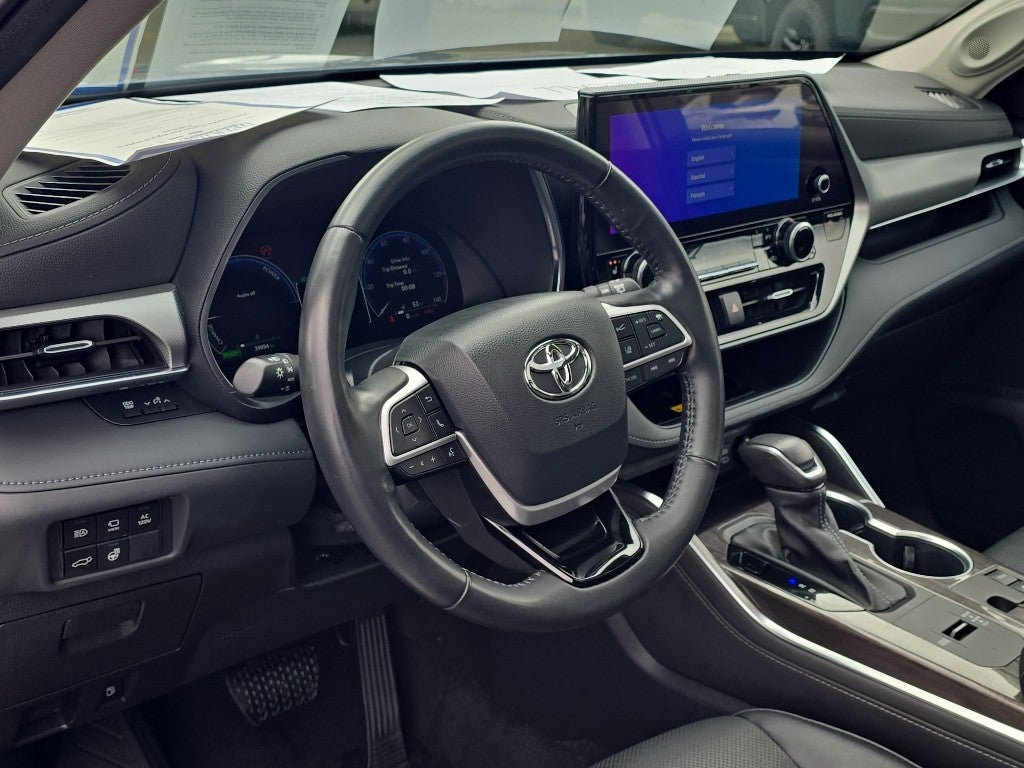 2023 Toyota Highlander Hybrid Platinum