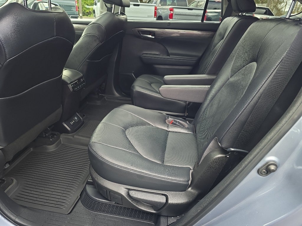 2023 Toyota Highlander Hybrid Platinum