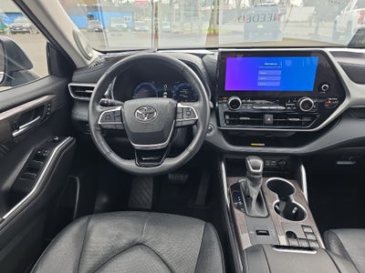 2023 Toyota Highlander Hybrid Platinum