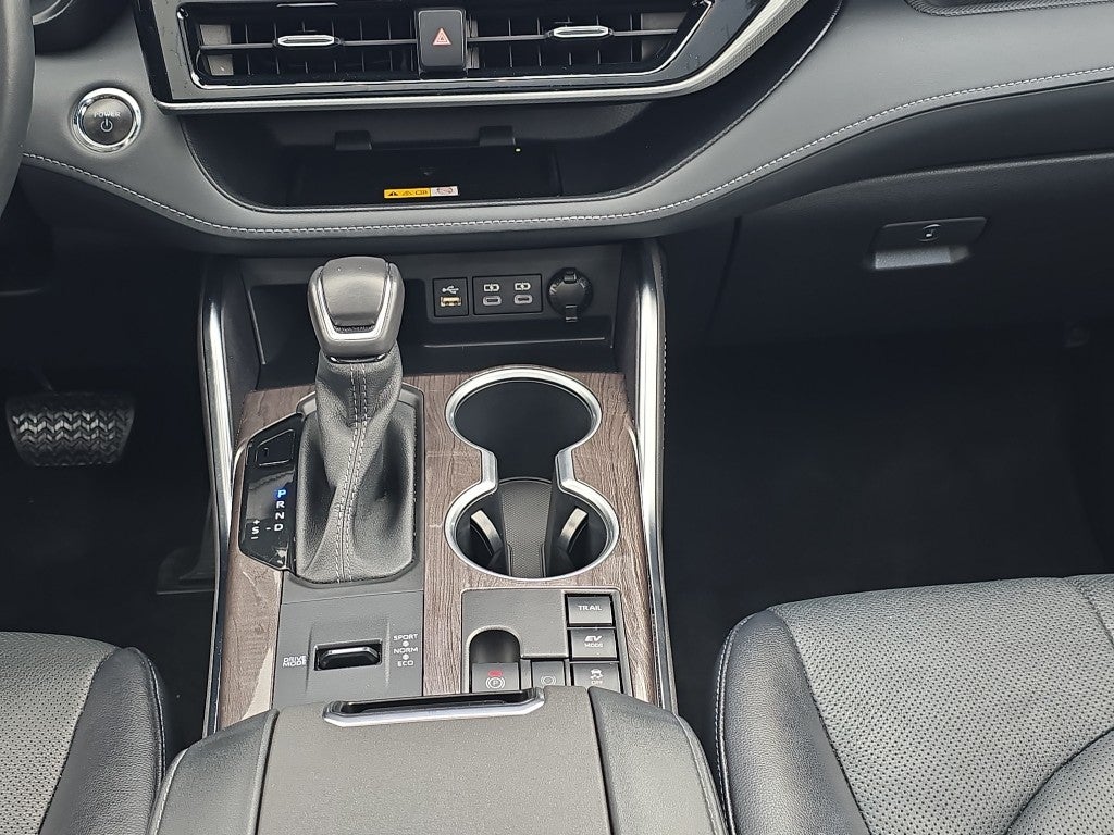 2023 Toyota Highlander Hybrid Platinum