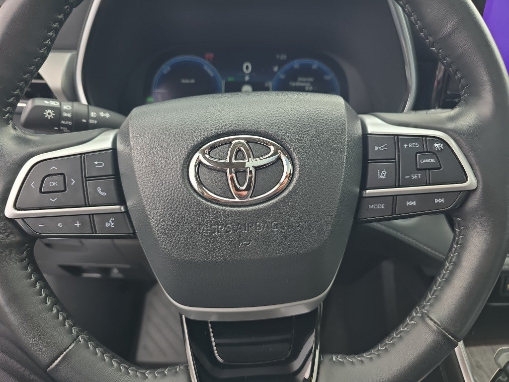 2023 Toyota Highlander Hybrid Platinum