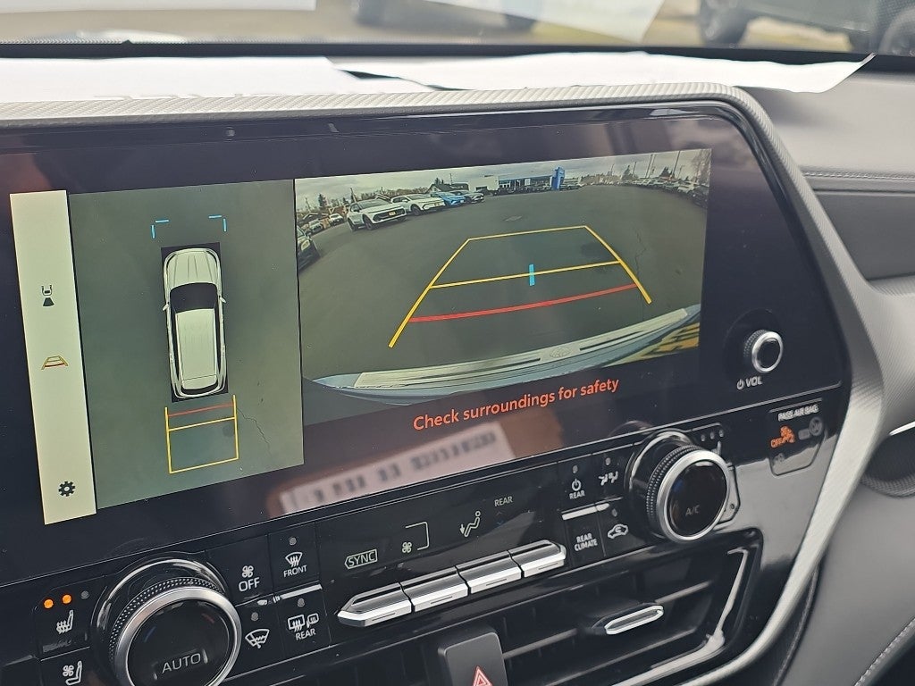 2023 Toyota Highlander Hybrid Platinum