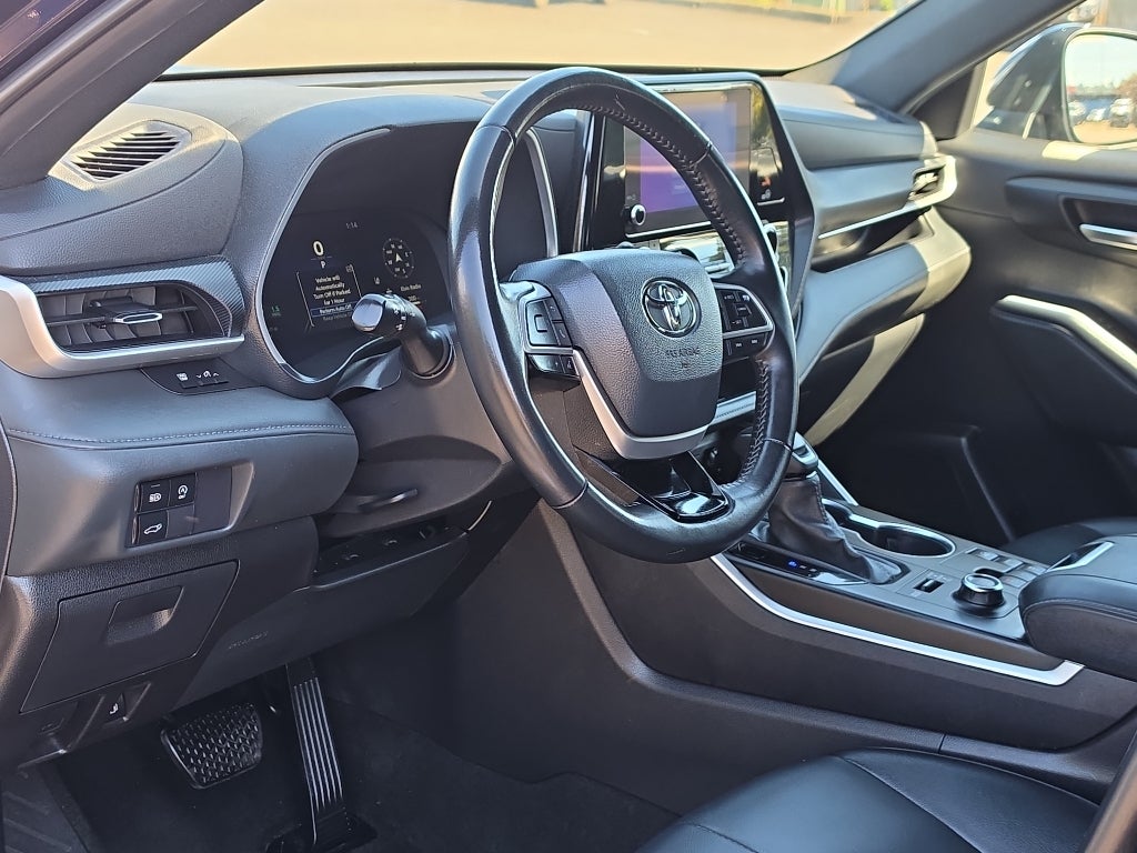 2025 Toyota Highlander LE