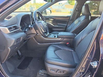 2025 Toyota Highlander LE