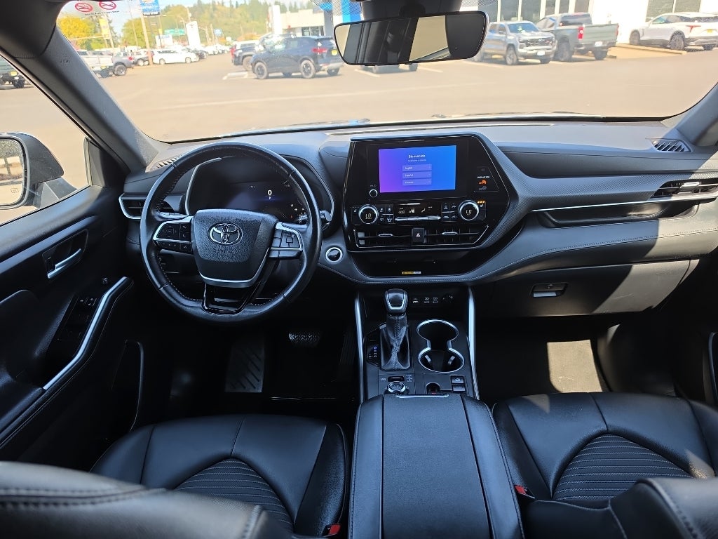 2025 Toyota Highlander LE