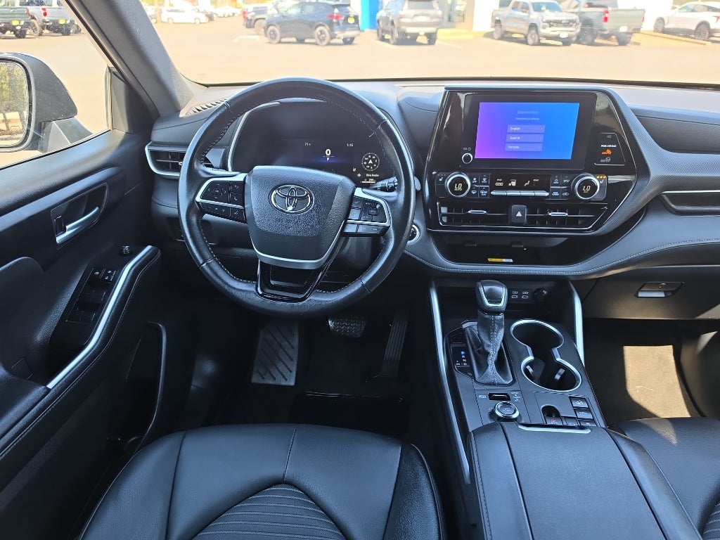 2025 Toyota Highlander LE