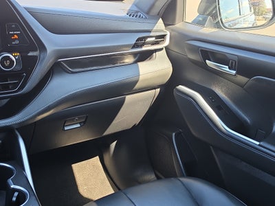2025 Toyota Highlander LE