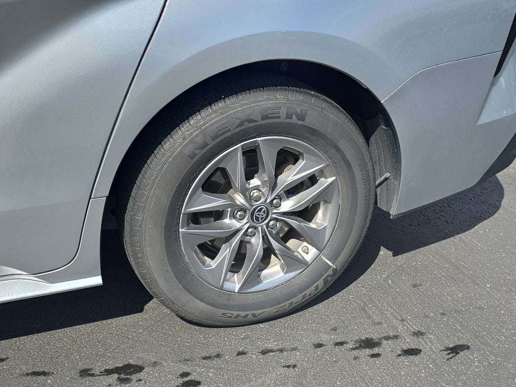 2024 Toyota Sienna LE