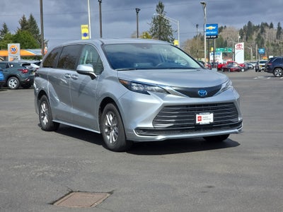 2024 Toyota Sienna LE