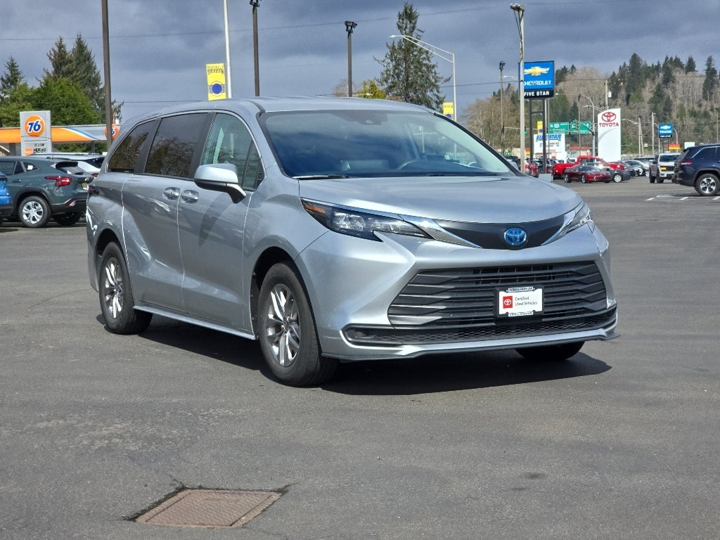 2024 Toyota Sienna LE