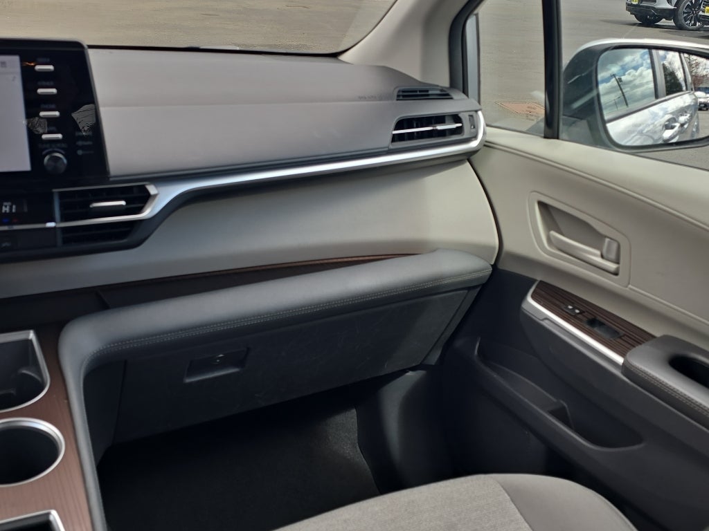 2024 Toyota Sienna LE