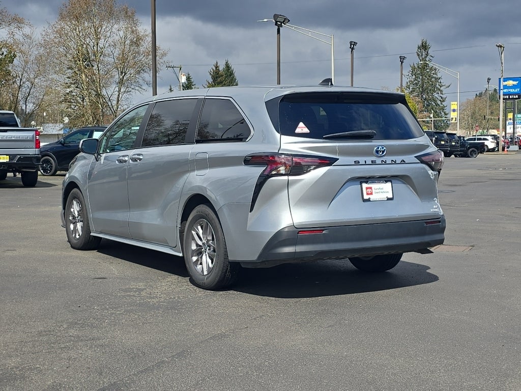 2024 Toyota Sienna LE