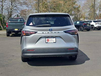 2024 Toyota Sienna LE