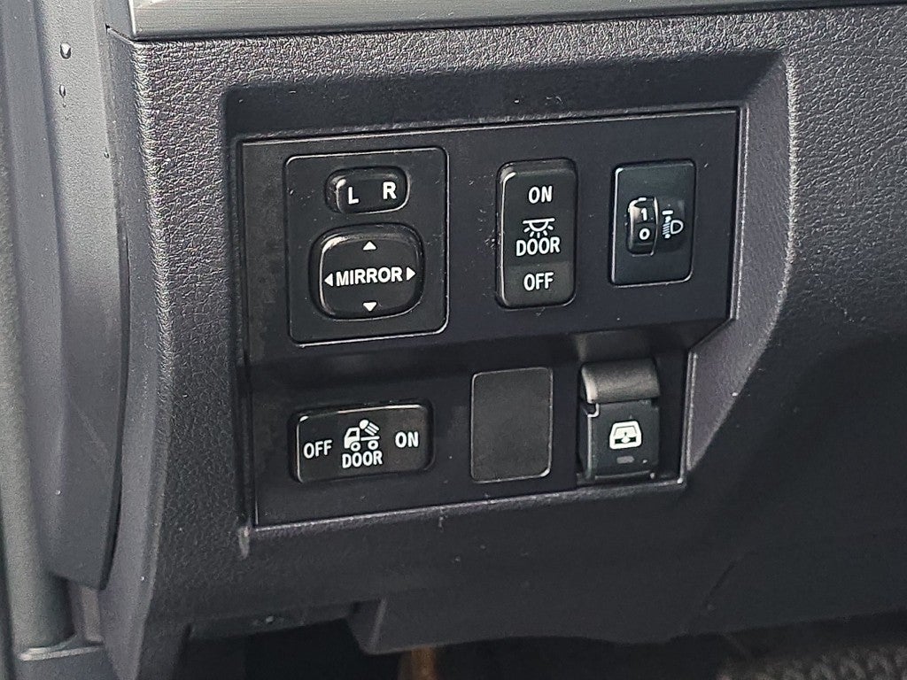 2017 Toyota Tundra 4WD SR5