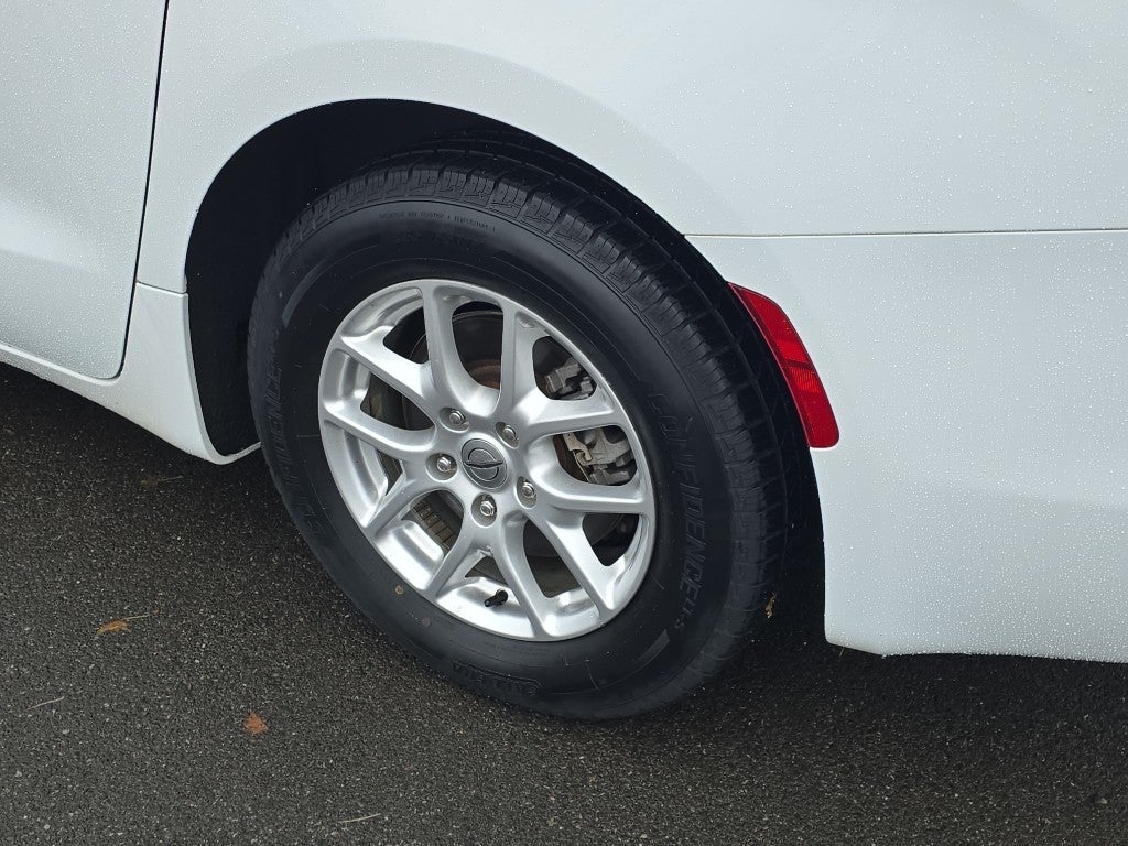 2021 Chrysler Voyager LXI