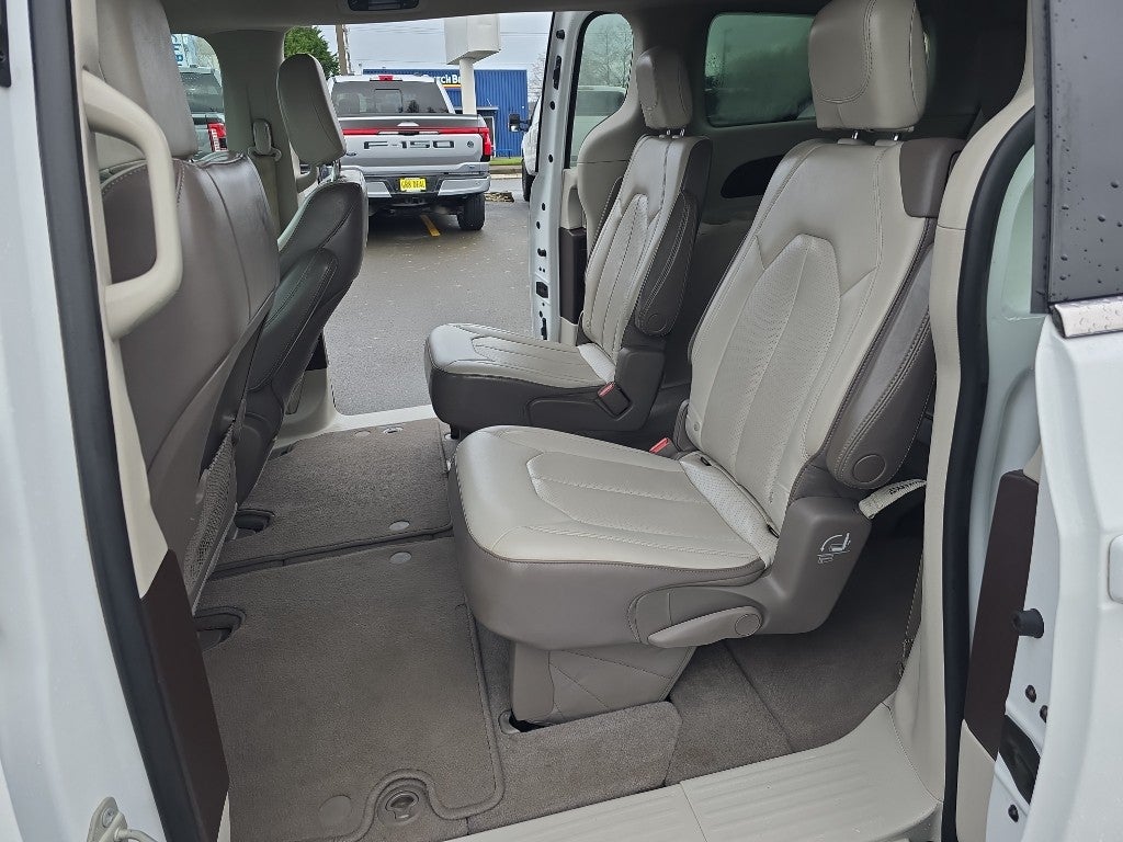 2021 Chrysler Voyager LXI