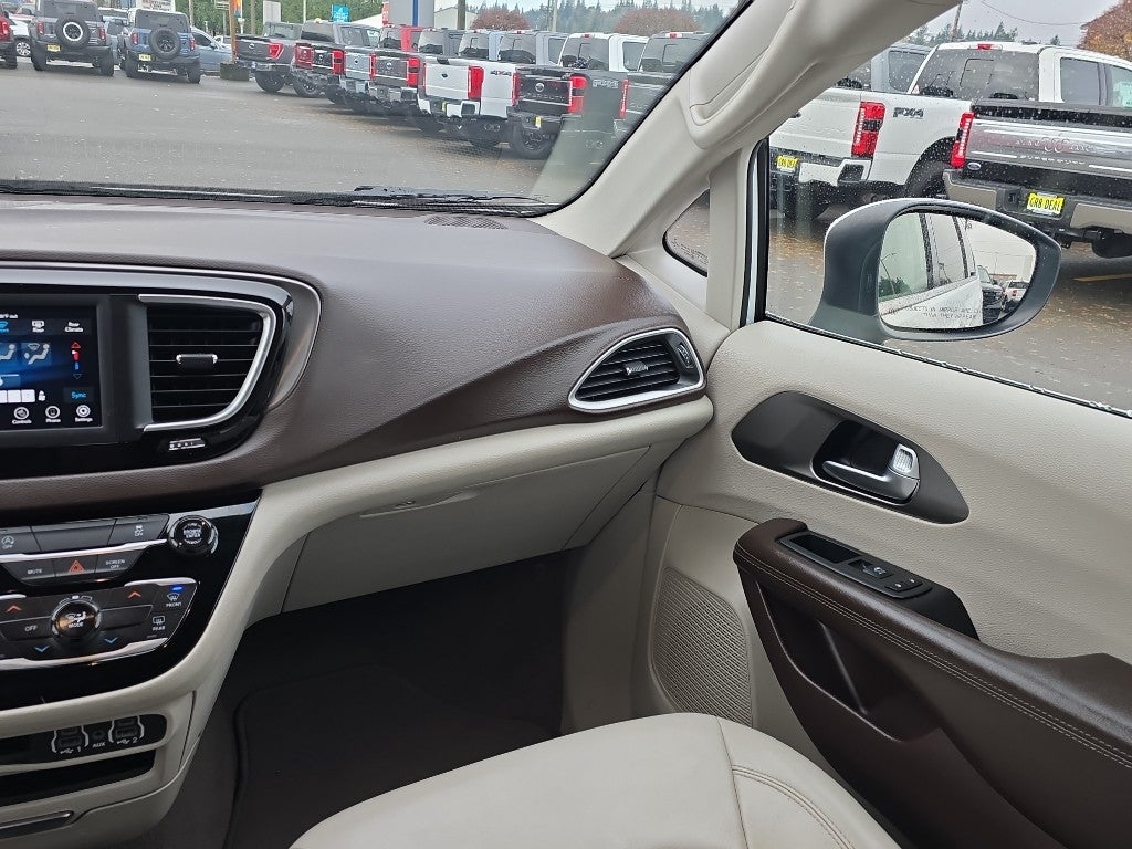 2021 Chrysler Voyager LXI