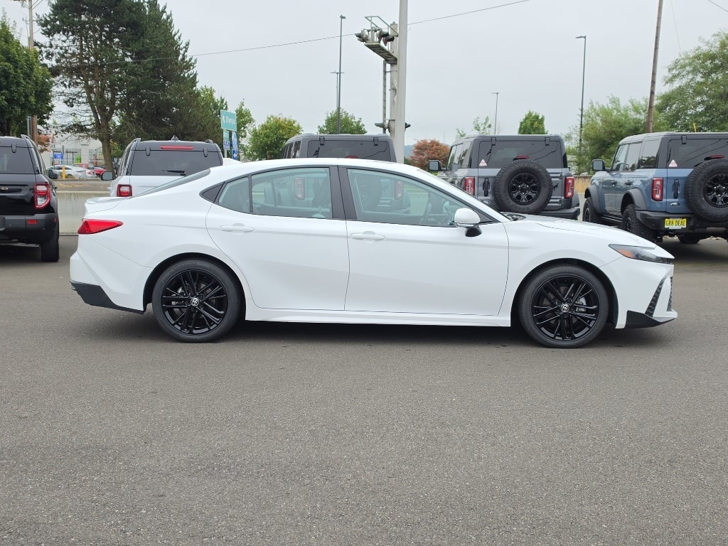 2025 Toyota Camry Hybrid SE