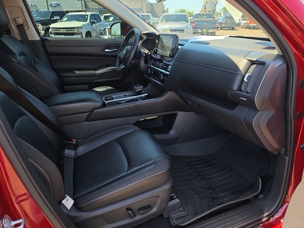 2022 Nissan Pathfinder SL