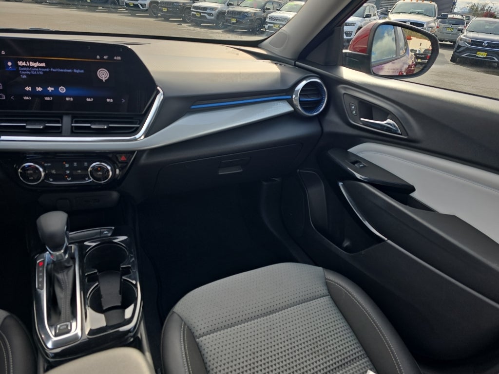 2025 Chevrolet Trax LT